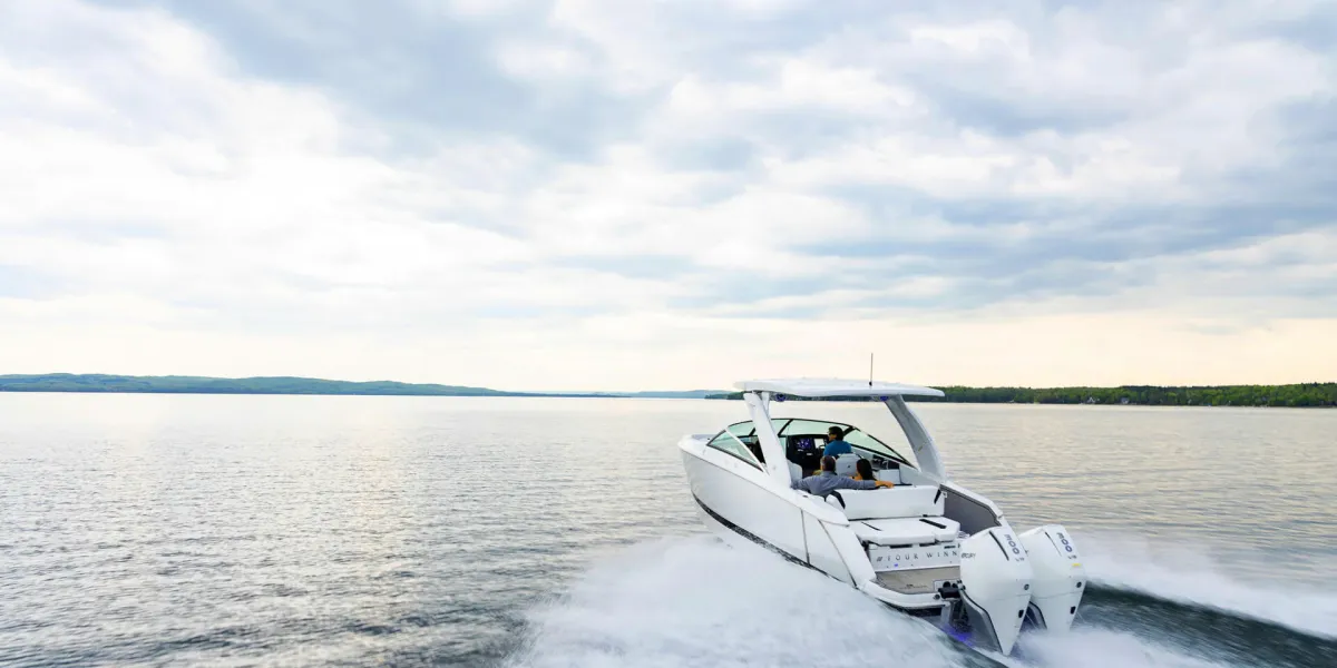 Four Winns H9 Outboard