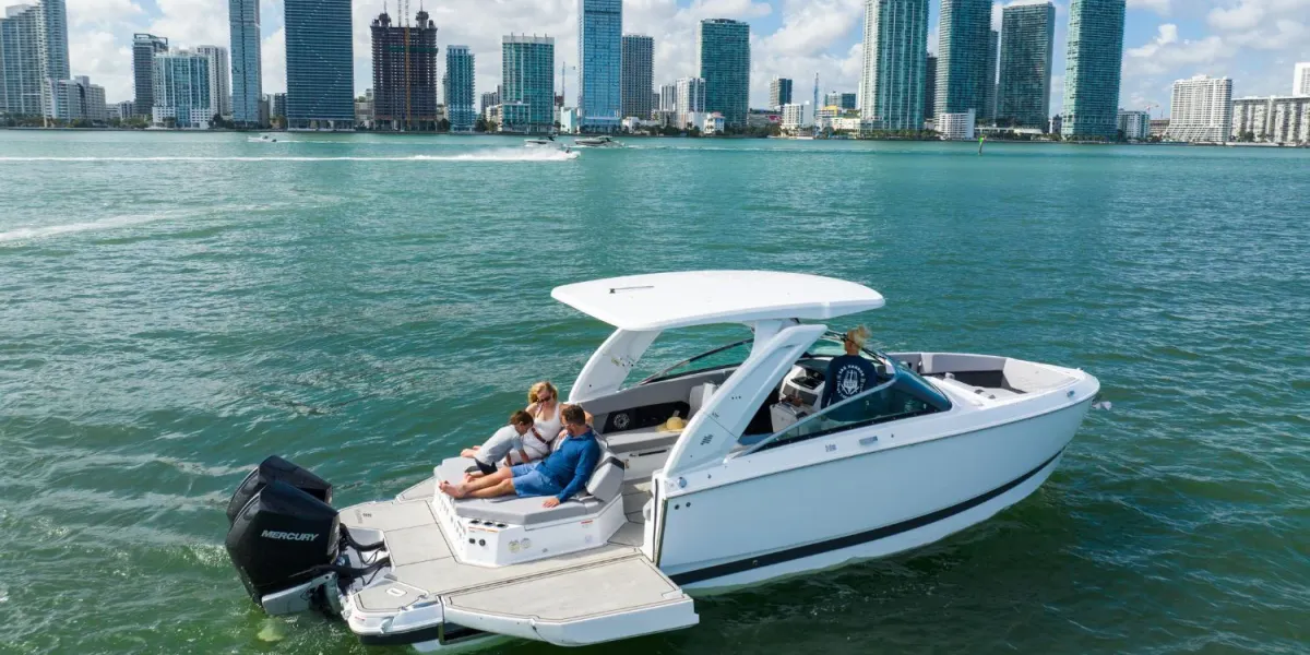 Four Winns H9 Outboard