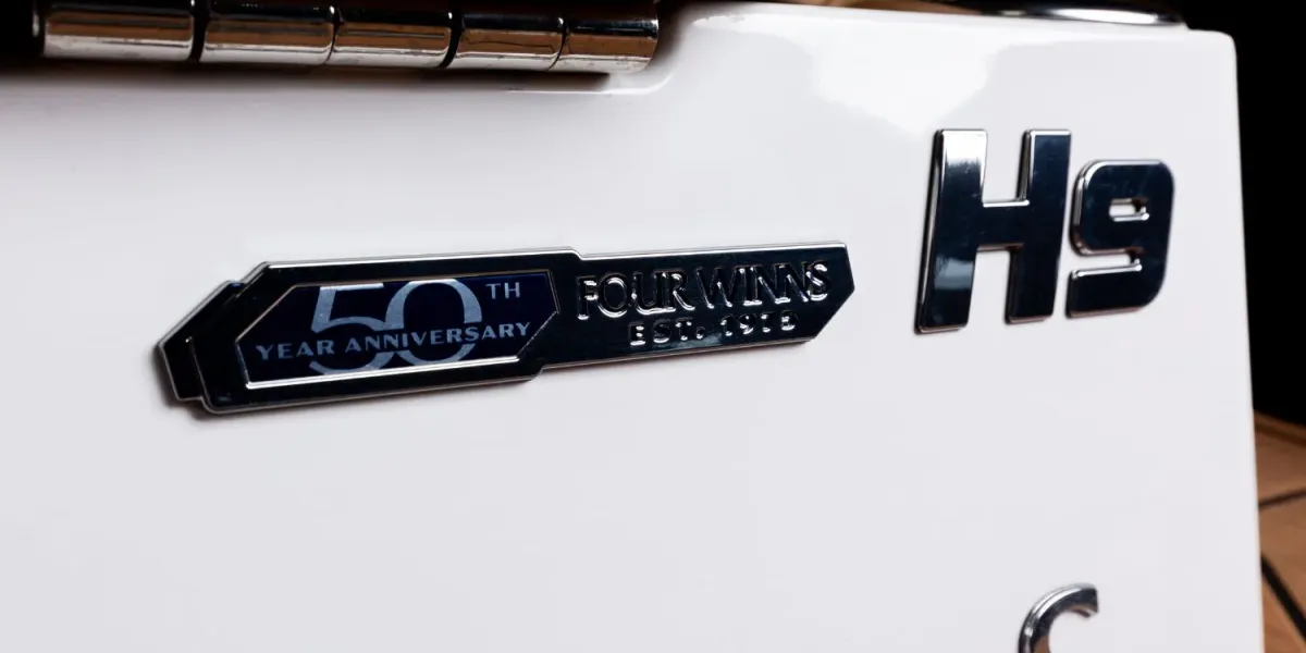 Four Winns H9 Outboard