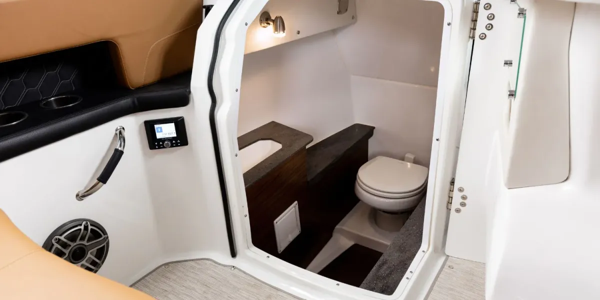 Four Winns H9 Outboard