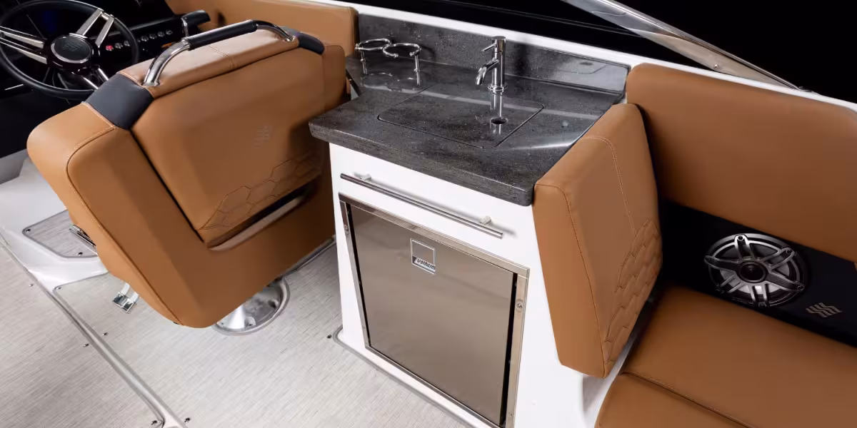 Four Winns H9 Outboard