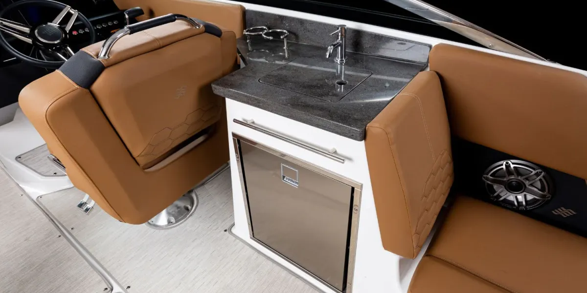 Four Winns H9 Outboard